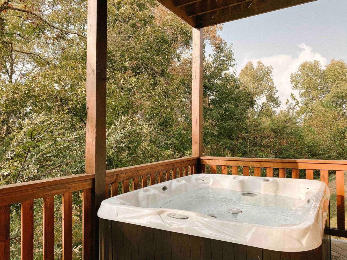 פיג'ן פורג' Splash Of Moonshine -Heated Indoor Pool, Hot Tub, Arcade Game Room מראה חיצוני תמונה