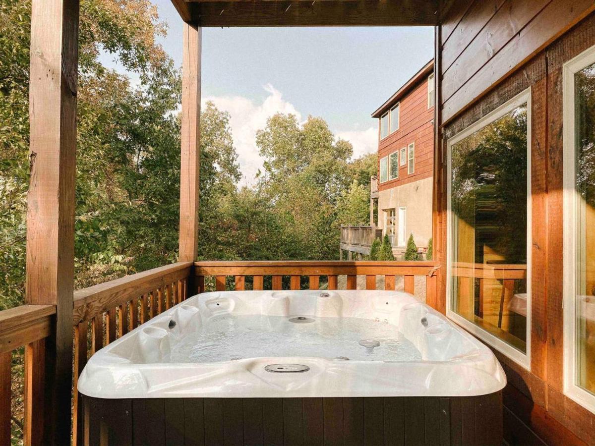 פיג'ן פורג' Splash Of Moonshine -Heated Indoor Pool, Hot Tub, Arcade Game Room מראה חיצוני תמונה